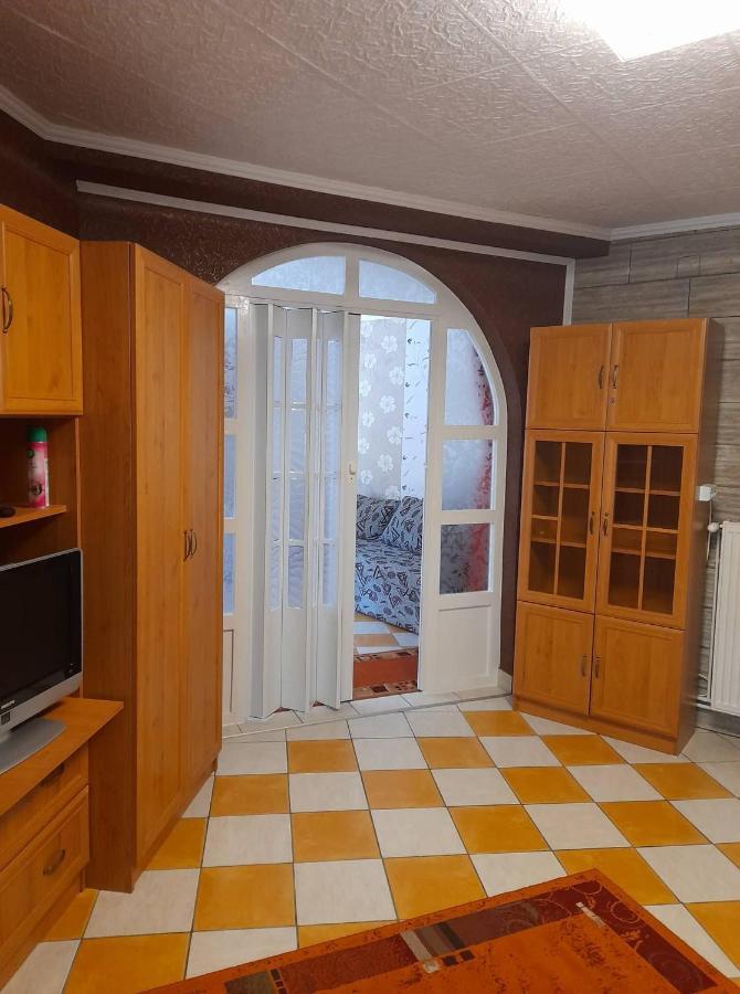 Gyoengyvirag Apartment Romhány Exteriör bild